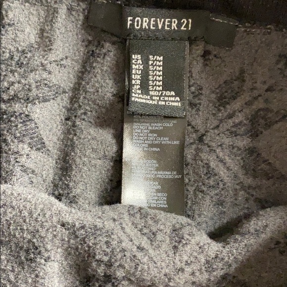Forever 21 snowflake leggings - Picture 4 of 4